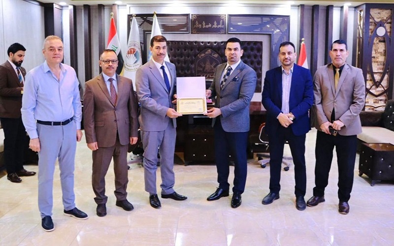 جامعة كركوك تنظم ندوة عن التصنيفات العالمية ورئيسها يكرم لجنة تصنيف التايمز العالمي