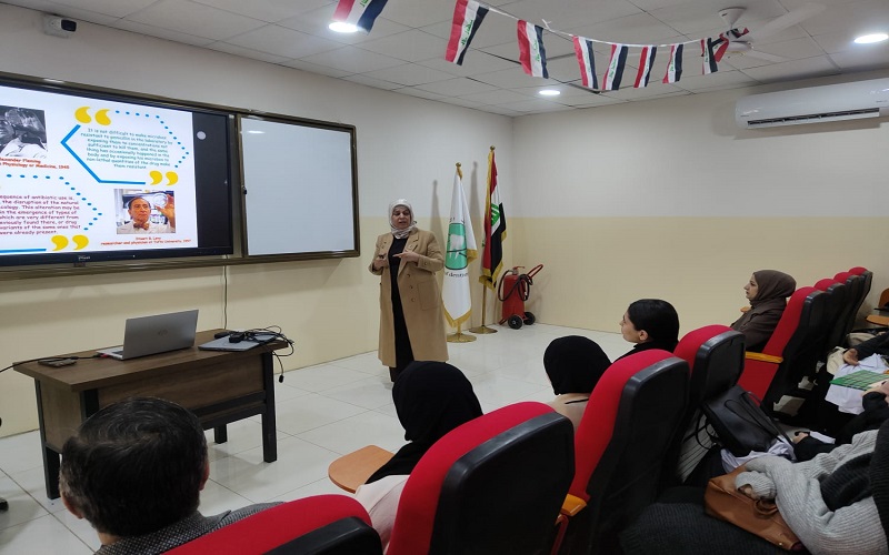 كلية طب الأسنان تنظم محاضرة توعوية حول تحديات المقاومة البكتيرية للمضادات الحيوية 