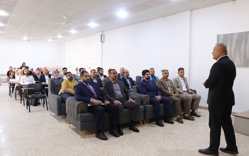 دورة تطويرية بكلية الآداب عن تفعيل دور المؤسسات التعليمية ببناء مجتمع سليم 